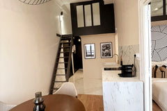 Ce logement affiche un style résolument unique.<br /><br /><b>License number</b>  Suite Cartier Entire rental unit vacation rental 768214407256730622