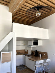 Studio canut entièrement rénové au coeur du quartier de la Croix-Rousse. Situé à  Studio canut au coeur de la Croix-Rousse Entire rental unit vacation rental 596748869656972506