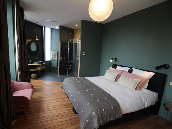 L'Escapade Bordelaise, Côté Jardin opened in April 2018.<br /><br />Nestled in a Bordeaux, France Room L'Escapade Botanique Private room in guesthouse vacation rental 30844572