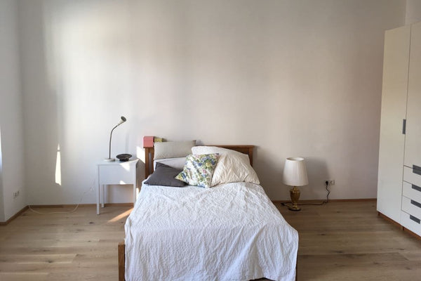 Die Wohnung befindet sich im dritten Stock (Treppe) in einem Altbau. Sie ist hel Munich, Germany Schöne, helle Altbauwohnung in Wien-Mitte Entire rental unit vacation rental 19447949