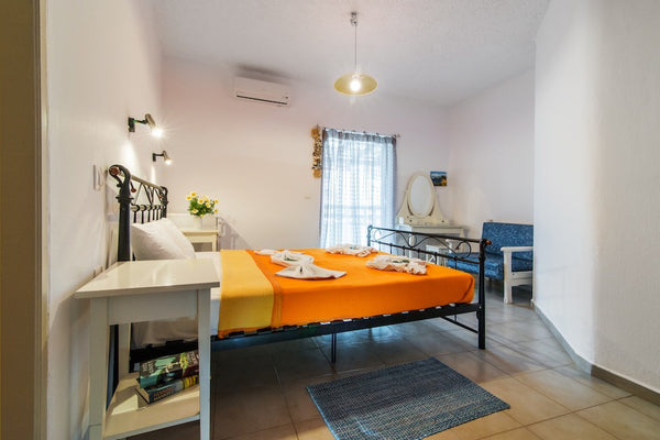 Sunset Rooms are located in Falassarna. From our hotel, you just walk two minute  Sunset Rooms Falassarna: non-seaside double room Private room in home vacation rental 14394031