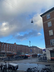 På denne adresse får du en af Københavns bedste beliggenheder, med gåafstand til Copenhagen, Denmark Fantastisk 3-værelses lejlighed i hjertet af KBH Entire condo vacation rental 558513514880947084