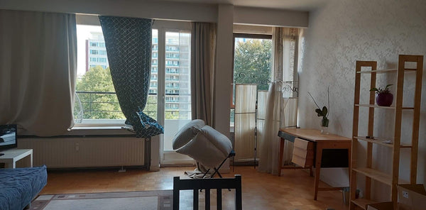 Spacieux studio 55m2 meublé avec cuisine et terrasse privatives. Parking gratuit Brussels, Belgium Studio meublé avec terrasse et cuisine privatives Private room in rental unit vacation rental 691021822785438861