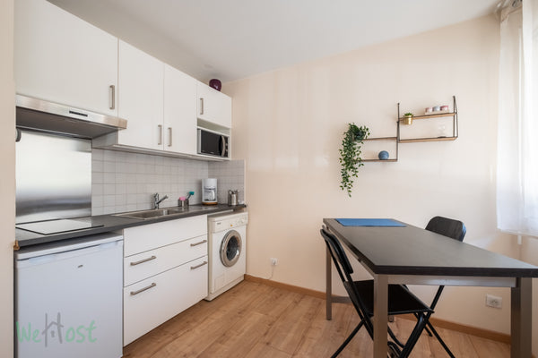 Grand studio lumineux de 29m² situe au 7éme arrondissement de Lyon et plus préci Lyon, France Grand studio 2 personnes au calme dans le 7ème Entire rental unit vacation rental 638081509712027589