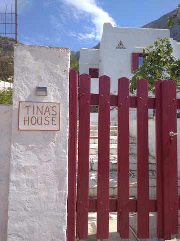 Traditional island house fully refurbished in 2022. 3 bedrooms, may host 6 peopl Athens, Greece SIFNOS TINA'S HOUSE OUTSTANDING SEASIDE RESORT Entire cottage vacation rental 627554777856147509