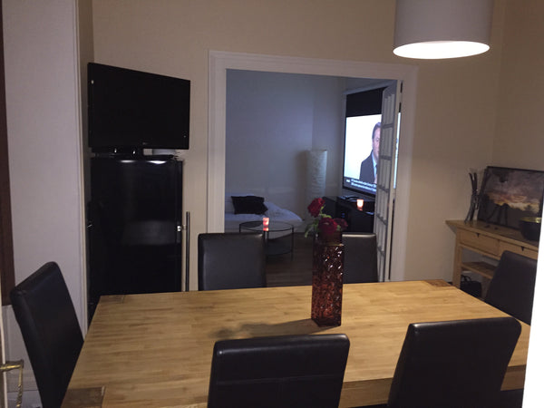 Situé au dernier étage d'un immeuble de bon standing, ce logement d'exception al Lyon, France bien d'exception+ ter 60m2+ garage! Entire rental unit vacation rental 9207653