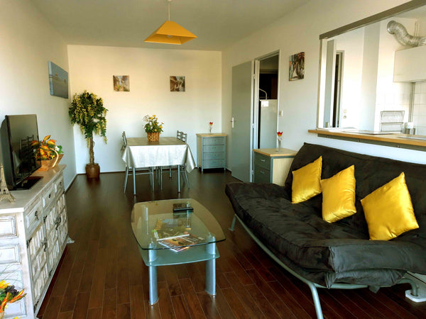 L'appartement type T2 de 50m2 avec grand balcon est situé à 400m du centre de Mé Bordeaux, France Appart T2 50 m2 centre Mérignac Parc de Teynac Entire condo vacation rental 23011405