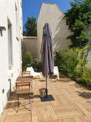 L'appartement se situe à 5 minutes à pieds du métro Croix-Rousse. Voiture non né Lyon, France Croix Rousse, Joli T2 de 50 m2 + terrasse Entire rental unit vacation rental 50926810