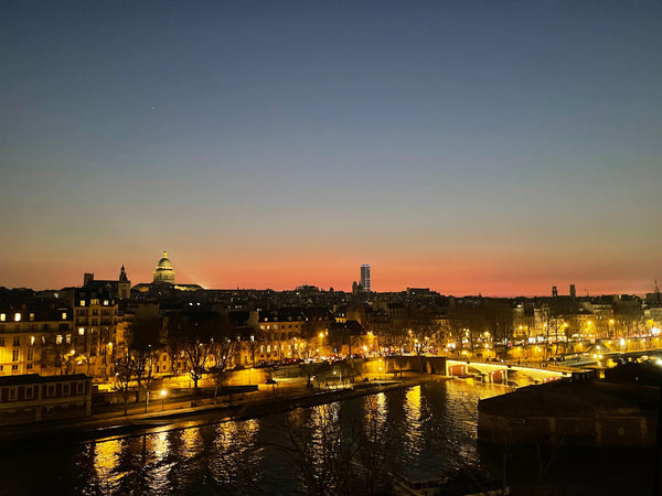 Charmant appartement parisien situé au 5ème étage d’un immeuble du 18e siècle su Paris, France Appartement 2 personnes sur l’Ile Saint Louis Entire rental unit vacation rental 28583490