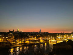 Charmant appartement parisien situé au 5ème étage d’un immeuble du 18e siècle su Paris, France Appartement 2 personnes sur l’Ile Saint Louis Entire rental unit vacation rental 28583490