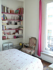 Joli petit 2 pièces avec chambre grand lit séparée et salon-cuisine sur cour. Qu Paris, France Appartement 2 pièces ancien Entire rental unit vacation rental 6395520