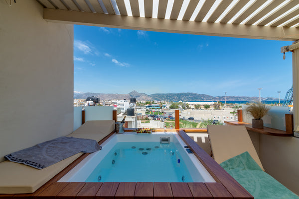 This house is in a multupurpose,coastal road of the town and absurds 2.5 km from Heraklion, Greece Cosy apartment next to the sea Entire rental unit vacation rental 18350753