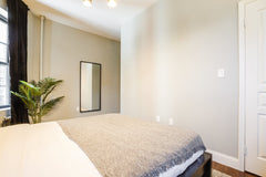 This clean, spacious and glossy room is available. This room is also <br />   av  Rental unit in New York · 4 bedrooms · 1 bed · 0 shared baths Private room in rental unit vacation rental 46671066