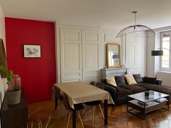 Appartement avec charme de l’ancien (parquet,cheminées décoratives), situé dans  Lyon, France Appartement de charme Lyon 6ème Entire rental unit vacation rental 37933700