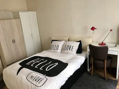 Barrio tranquilo y bien comunicado, estación de bus y de metro a tres minutos ca Paris, France Habitación acogedora en muy buena ubicación. Private room in rental unit vacation rental 20230582