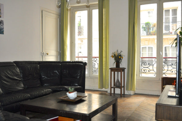 Beautiful, spacious apartment. Walking distance from Canal St Martin, Republique Paris, France Spacious Apartment - Gare de l'est Entire rental unit vacation rental 4789883