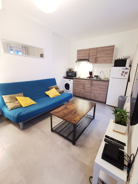 Venez profiter de Lyon en séjournant dans un joli Duplex de 30m2 idéalement situ Lyon, France Joli Duplex 30m2 Prox Gare/Métro/Bus Entire rental unit vacation rental 54146176