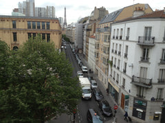 Ce studio est lumineux, sans vis à vis, avec la Tour Eiffel dans l'axe des fenêt  Studio Entire rental unit vacation rental 7078760