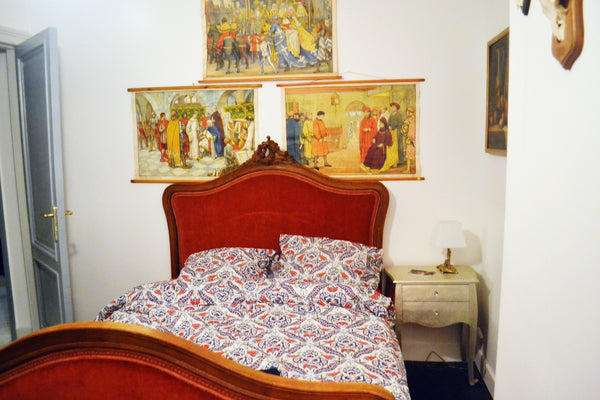 Deze kamer in Ardeens thema bevindt zich in een groot authentiek herenhuis met 7 Malle, Belgium Medieval bedroom in an authentic mansion Private room in villa vacation rental 29976250