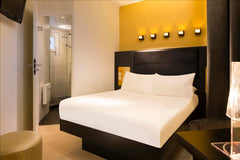 <b>The space</b><br />Probably the friendliest hotel in the Marais. 37 rooms eac  Une Chambre Business à 2 pas du Marais Room in boutique hotel vacation rental 25444080