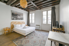 Located in the heart of PARIS, in the district of Montorgueil, on the 4st floor  Paris, France Lovely parisian apartment Entire rental unit vacation rental 15981976