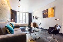 In the hearth of the 16th district of Paris, this amazing suite of an old presti  Suite Premium - Tour Eiffel - 1 Entire rental unit vacation rental 29920150