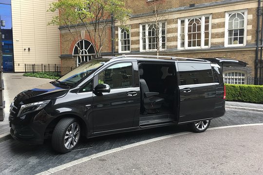 Private transfers between London Gatwick London Stansted Airports  Private Tours and Travel Guide Europe London CITY Horley Destination Tour