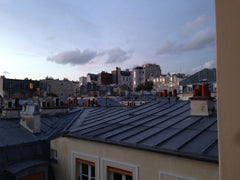 Joli studio au coeur d'un quartier fantastique. Vue dégagée sur les toits de Par Paris, France Studio entre Pigalle et Montmartre Entire rental unit vacation rental 7236270