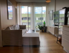 Lys og rummelig lejlighed med egen altan placeret i midten af København. Gåafsta  2-værelses lejlighed på Vesterbro med altan Entire rental unit vacation rental 50409151