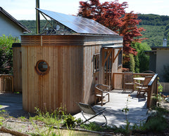 Our Tinyhaus Rosenrot offers full comfort in a small space. It is a mobile, part  Tinyhouse Rosenrot - Waldnähe in Grünruhelage 33m² Tiny home vacation rental 46787401