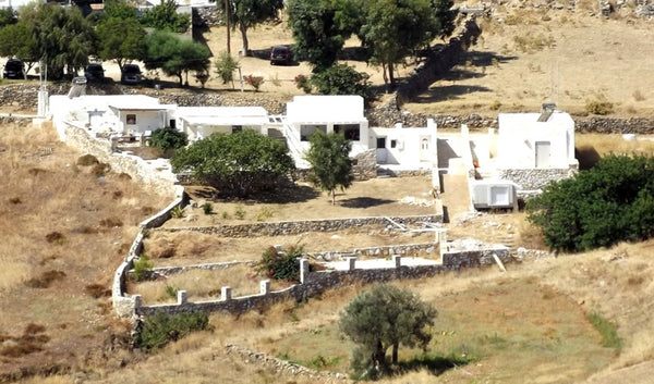 Small 30m2 Stone built home, with 1 bedroom, small kitchen, hot cold shower, lar Paros, Greece Kostos Village Peaceful Home 