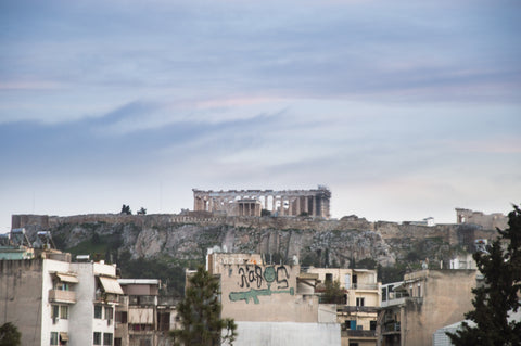 Η σκιά της Ακρόπολης δικαιολογημένα κυριεύει τον χώρο. Το διαμέρισμα είναι πρόσφ Psychiko, Greece Acropolis view design apartment_pumpkin411 Entire rental unit vacation rental 39015011