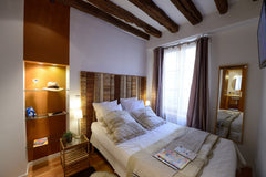 Located in a private residence in the heart of Paris nearby many museums, shops  Paris, France Gorgeous Apartment in the Haut-Marais! Entire rental unit vacation rental 21581132