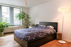 Ruime lichtrijke privé-kamer met eigen badkamer in een nieuw en ruim appartement Brussels, Belgium Spacious room with private bathroom & free parking Private room in condo vacation rental 703399256999325400