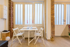 Au rez de chaussée cour d'un immeuble, cet appartement est situé au coeur du Lou Paris, France Lovely apartment in Louvre -Rue Saint Honoré Entire rental unit vacation rental 21212099