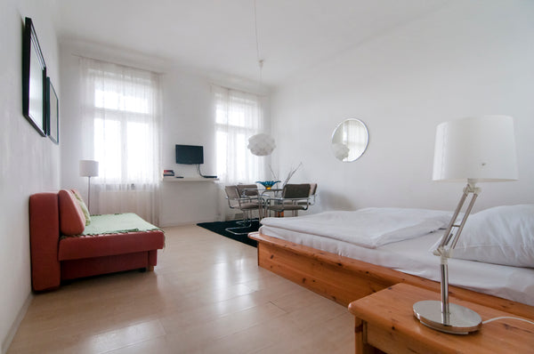 Bright studio apartment in central Vienna! The building is 5 minutes from Vienna United States Haus Max - Central Studio with Park View Entire condo vacation rental 7208002