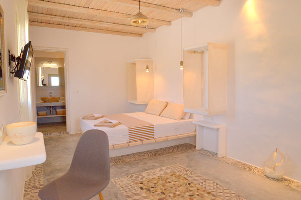 La stanza e di 24 mq con letto matrimoniale, divanoletto,frigo,machina di caffe, Adamas, Greece FANTASY (ALKYONIS(KING LUX) Room in boutique hotel vacation rental 41791253
