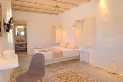 La stanza e di 24 mq con letto matrimoniale, divanoletto,frigo,machina di caffe, Adamas, Greece FANTASY (ALKYONIS(KING LUX) Room in boutique hotel vacation rental 41791253