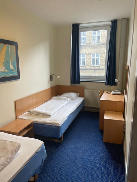 We offer an affordable room in the center of Copenhagen. The hotel is fully self  2 single beds in a room with private bathroom Room in hotel vacation rental 649020353304264533