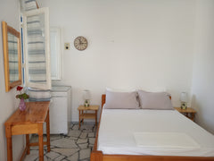 Naxian serenity is located at the center of Naxos town, really close to cafes, r  Naxian Serenity Cycladic home vacation rental 43726108