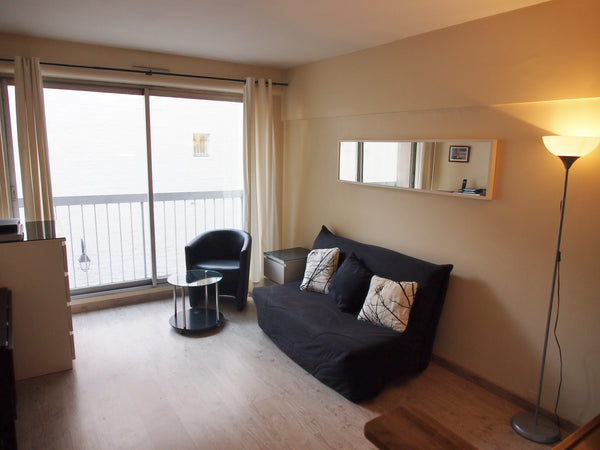 Studio located in charming Pedestrian Street. crossroad of Av. Hoche Rue Rue du  France Studio Champs elysees-Arc de triomp Entire rental unit vacation rental 2527936