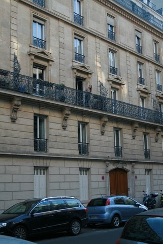 Very comfortable apartment located in a safe area. You have everything next to y  Very parisian apartment /great area Entire rental unit vacation rental 9566564