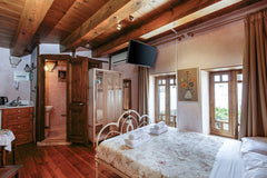 Set in Réthymno Town, this air-conditioned boutique accommodation features a ter  Anassa Estate - Traditional Room Room in bed and breakfast vacation rental 21290063