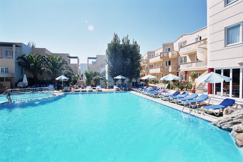 A modern art deco styled complex set amongst vibrant landscaped gardens and buil England, United Kingdom Studio individual unit Room in boutique hotel vacation rental 44800937