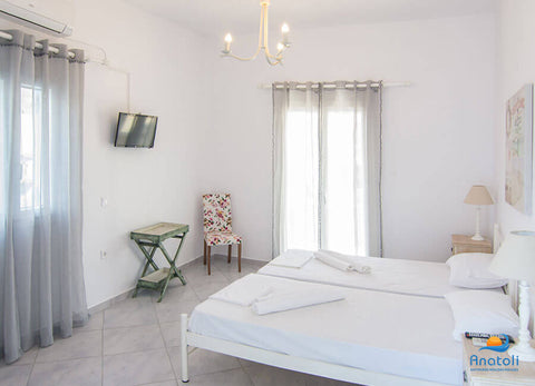 “Pounentes” is a traditional double room with modern architecture in Antiparos t Greece Pounentes Entire home vacation rental 31670255