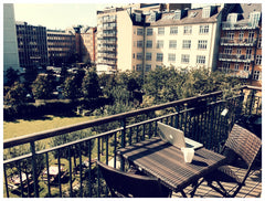 3 rooms. Best neighbourhood in centre of Copenhagen. Sunny balcony and only 50 m Copenhagen, Denmark Top location in city w. big balcony Entire rental unit vacation rental 2938453