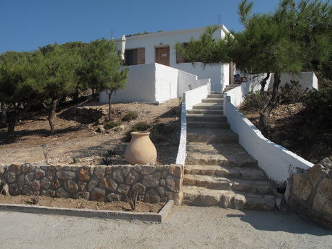 A lovely studio villa with great views of Sarakiniko Beach<br /><br /><b>License  Villa Calypso with Sarakiniko View and Great WiFi Entire serviced apartment vacation rental 47863673