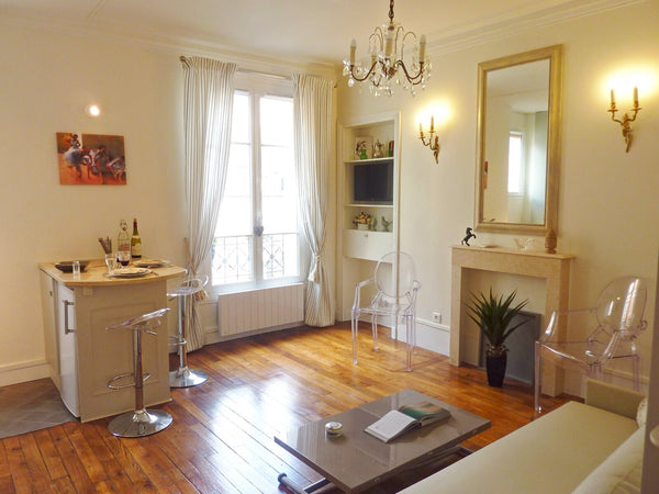 Live the Parisian dream in my daughter's studio apartment, located in the Marais Paris, France ❤️ ❤️ Marais: Luxury & Bright Studio -Long Term Entire rental unit vacation rental 4290066