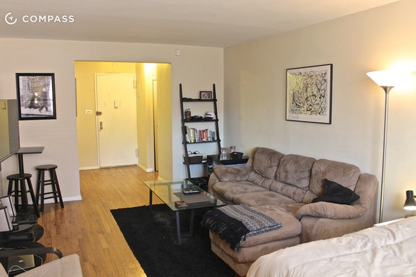 Ideally located studio in the West Village a stone's throw away from the Hudson  New York, NY Rental unit in New York · Studio · 1 bed · 1 bath Entire rental unit vacation rental 6443330