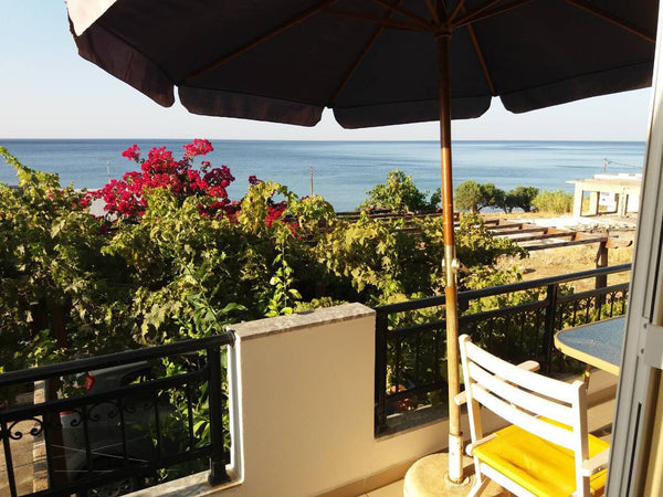 Makry Gialos Holiday house is a 2bedroom house with amazing sea view just 3 minu  Makry Gialos Seafront Holiday House Entire home vacation rental 24458902